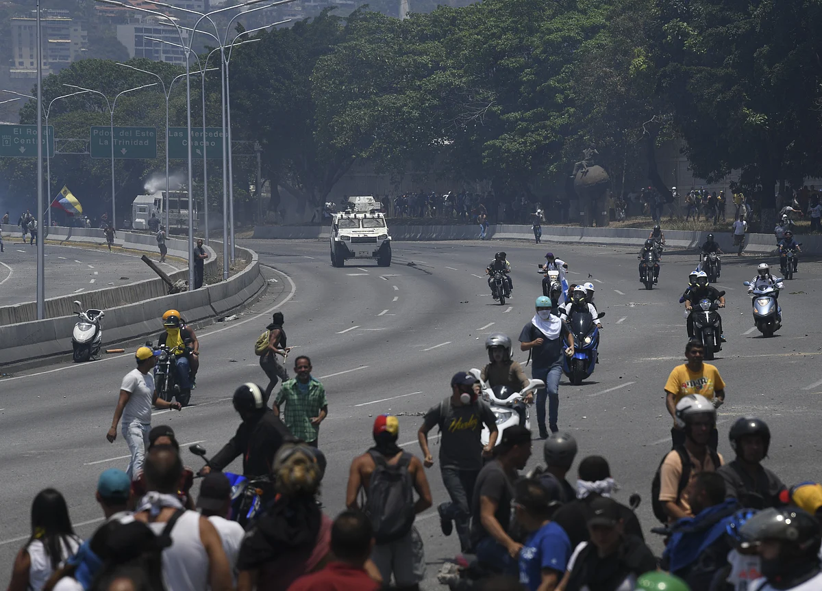 Pompeo Says Russians Talked Maduro Out of Leaving Venezuela