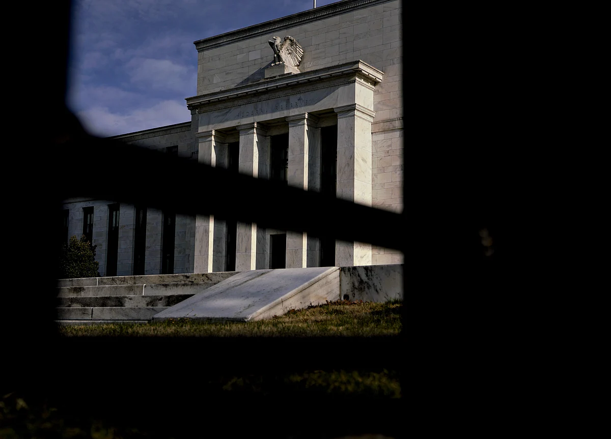 Inflation Market Suggests Fed Should Slash Rates, Not Trim Them