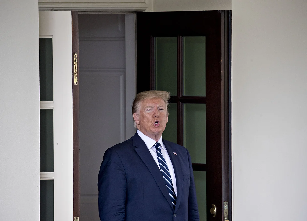 Trump Sets Deadline for Asylum Changes, Vows Deportation Raids
