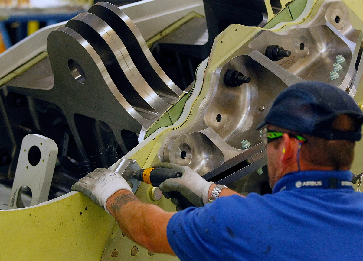 U.K. Manufacturing Slips Into Contraction After Brexit Delay