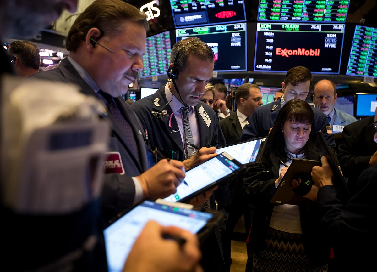 Stocks Edge Lower; Treasuries Fall, Oil Advances: Markets Wrap