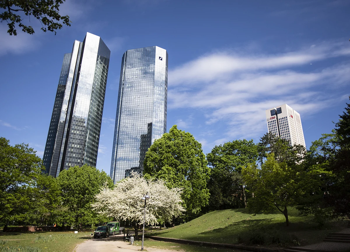 German Banks May Face $695 Million Hit on Dividend Tax Loophole