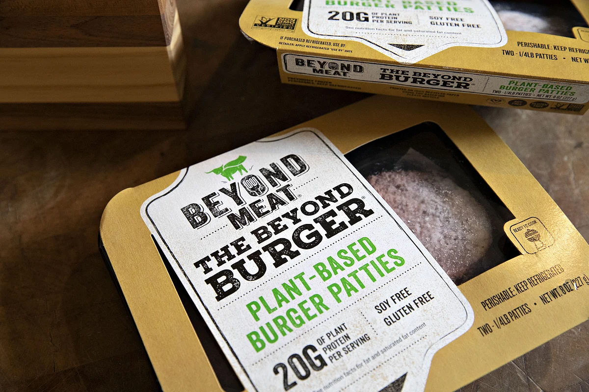 Packages of Beyond Meat Inc. plant-based burger patties. (Photographer: Daniel Acker/Bloomberg) 