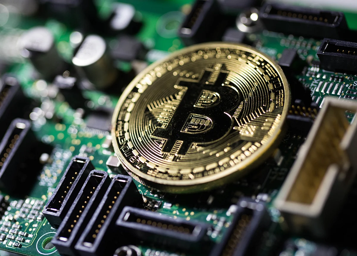 Bitcoin Tumbles Back Below $8,000 As Cryptocurrencies Stumble