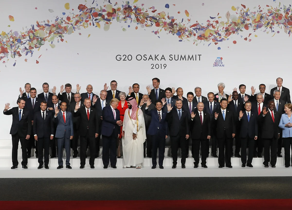Trump, Saudi Crown Prince Share Spotlight in G-20 ‘Family Photo’