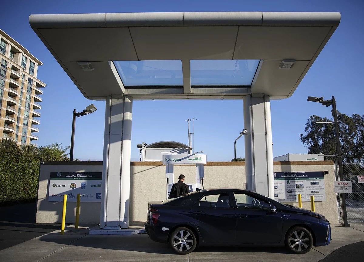 China’s Father of Electric Cars Says Hydrogen Is the Future