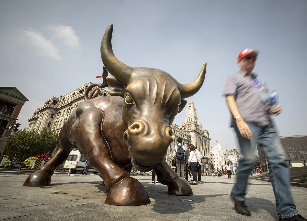U.K.'s Hammond Hails Start of London-Shanghai Stock Connect