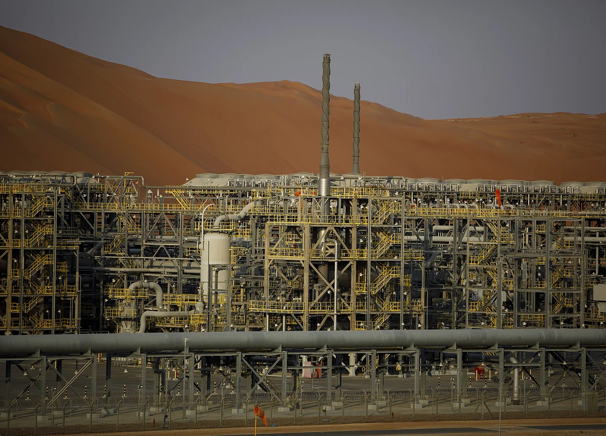 Saudis Take Iran’s Oil-Market Share, Keeping OPEC Supply Steady