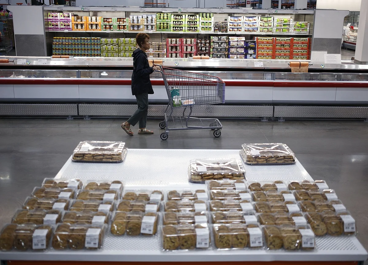 Consumer Confidence in U.S. Declines to Lowest Since 2017