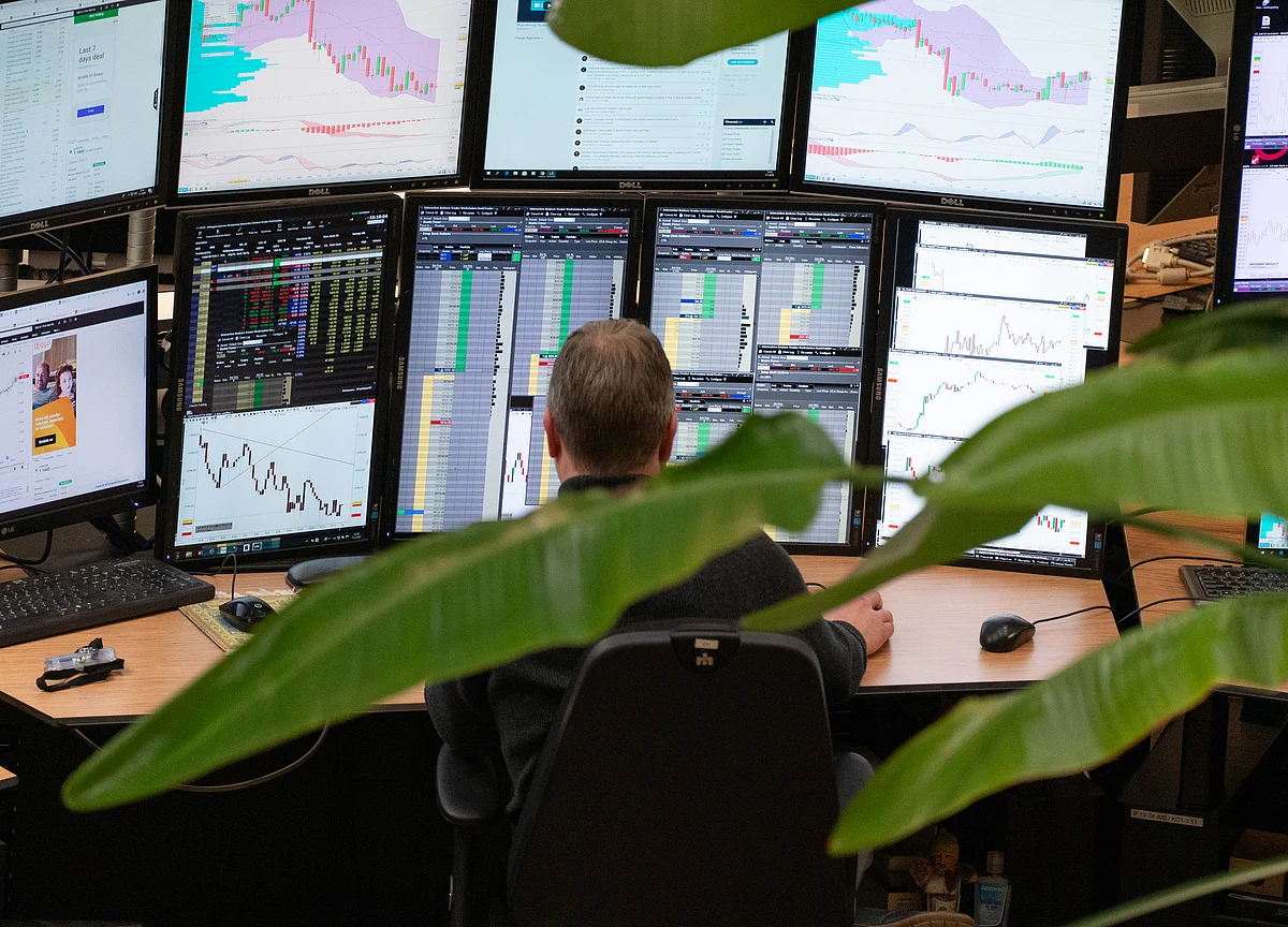 Asia Investors Dive Into Stocks Pushing Volumes Toward Record