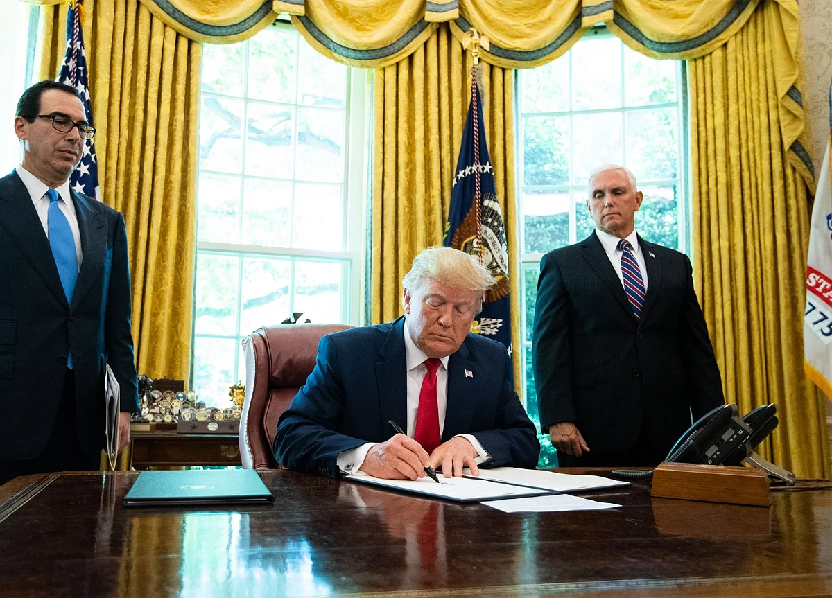 Trump Says U.S. Will Use ‘Overwhelming Force’ If Iran Attacks