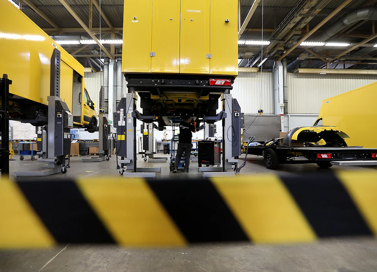 Slowing German Industry Output Points to Long Recovery Ahead