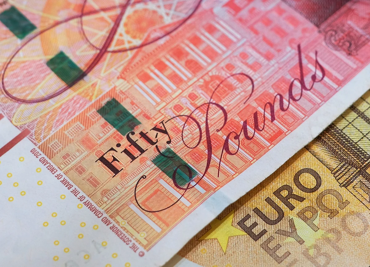 Pound Halts Rally as Traders on ‘Edge of Seats’ for Brexit Vote
