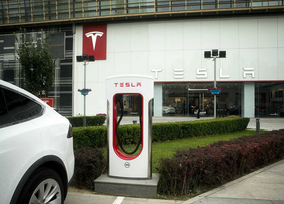 China Moves to Stop a Crash in Booming Electric-Car Industry