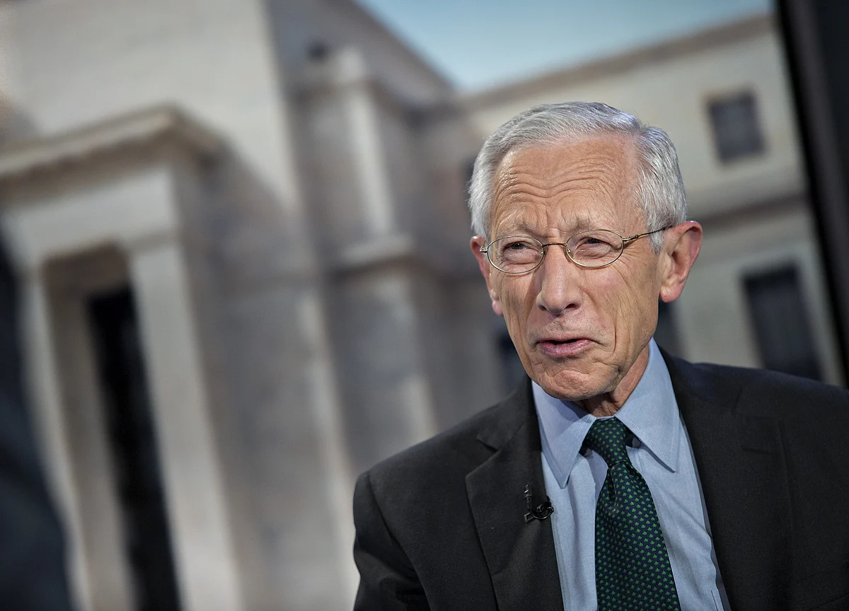 Fischer Says Trump Rate-Cut Push Could Destroy Fed Independence