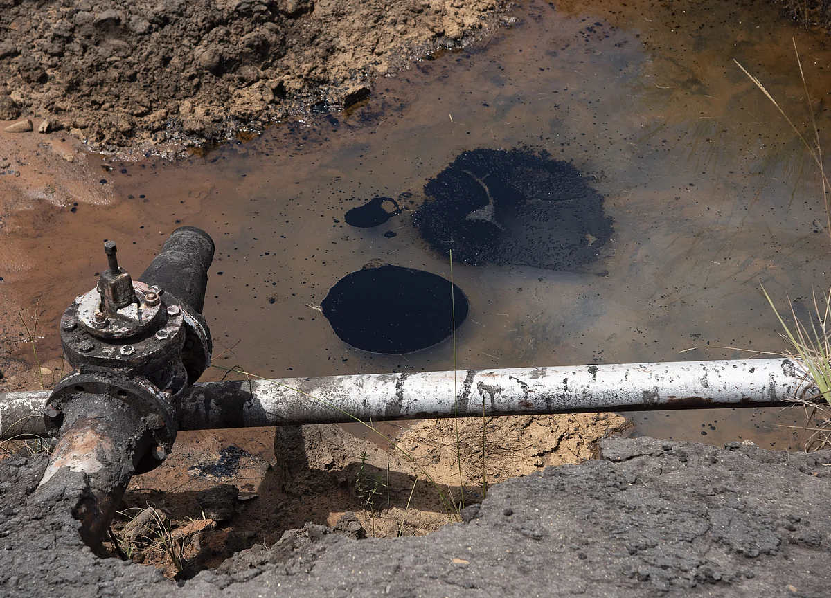 Oil Closes Week on Rebound as Saudis, Russia Pledge Coordination