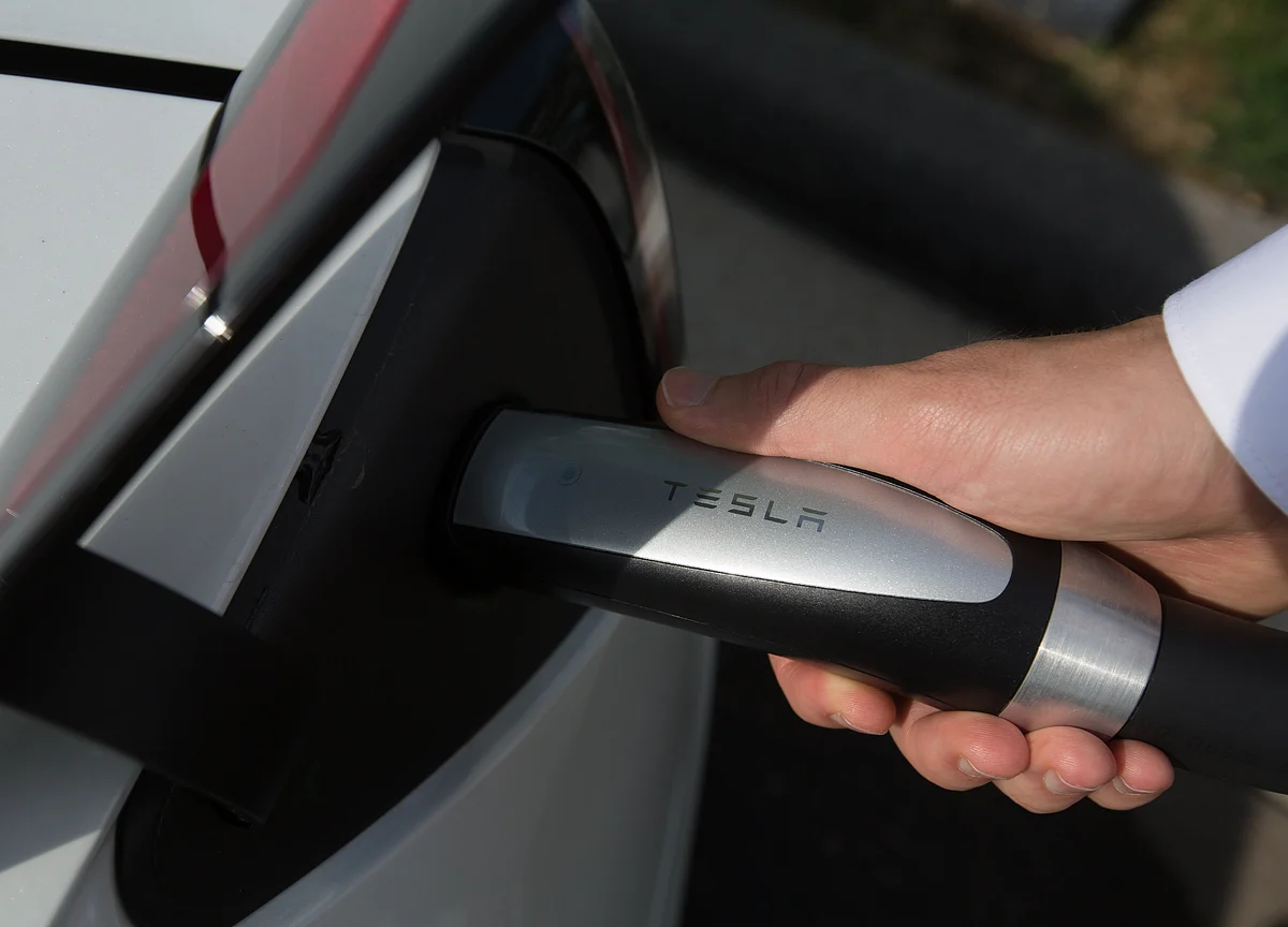 Tesla and NIO Fires in China Spur Electric-Car Safety Checkups