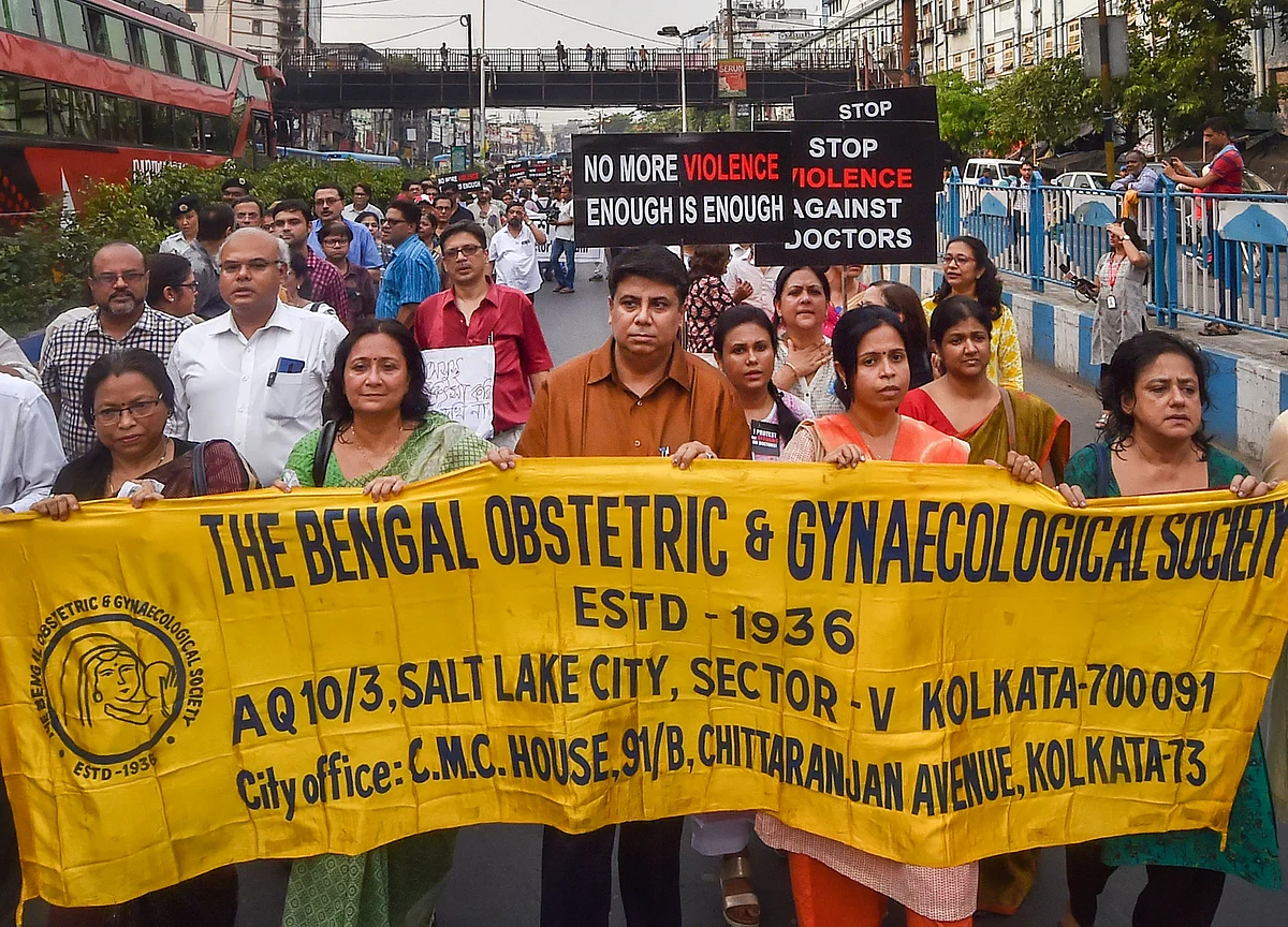 West Bengal Doctors’ Continue Strike Even As Mamata Banerjee Accepts All Demands