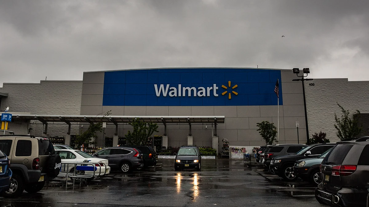 Vehicles sit in the parking lot of a Walmart Inc. store in Secaucus, New Jersey, U.S. (Photographer: Timothy Fadek/Bloomberg) 