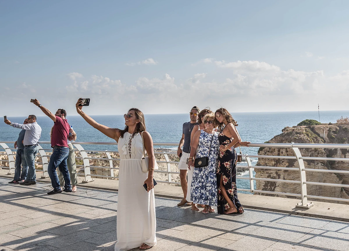 Selfie Frenzy at Toxic ‘Siberian Maldives’ Alarms Authorities
