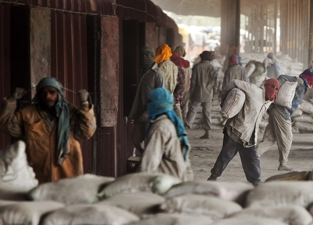 Emami Said to Pick Arpwood, Credit Suisse for Cement Unit Sale