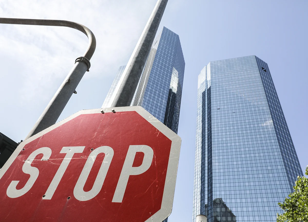 Deutsche Bank Demands Investor Patience With Dividend Suspension