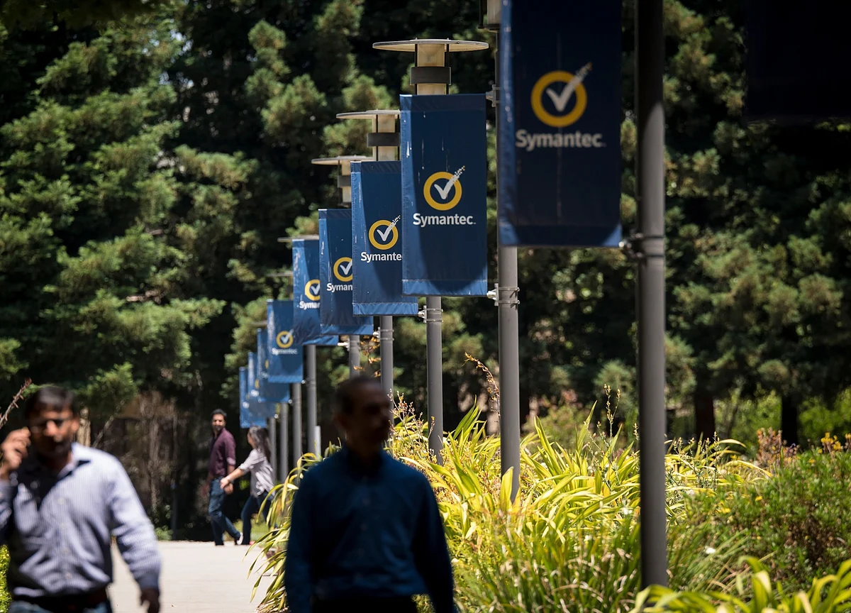 Symantec Falls as Deal Talks With Broadcom Are Said Stall