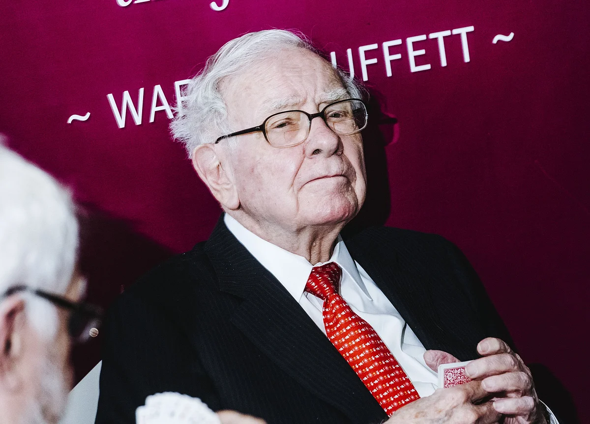 Buffett Lunch Mystery Deepens as His Crypto Entrepreneur Date Apologizes