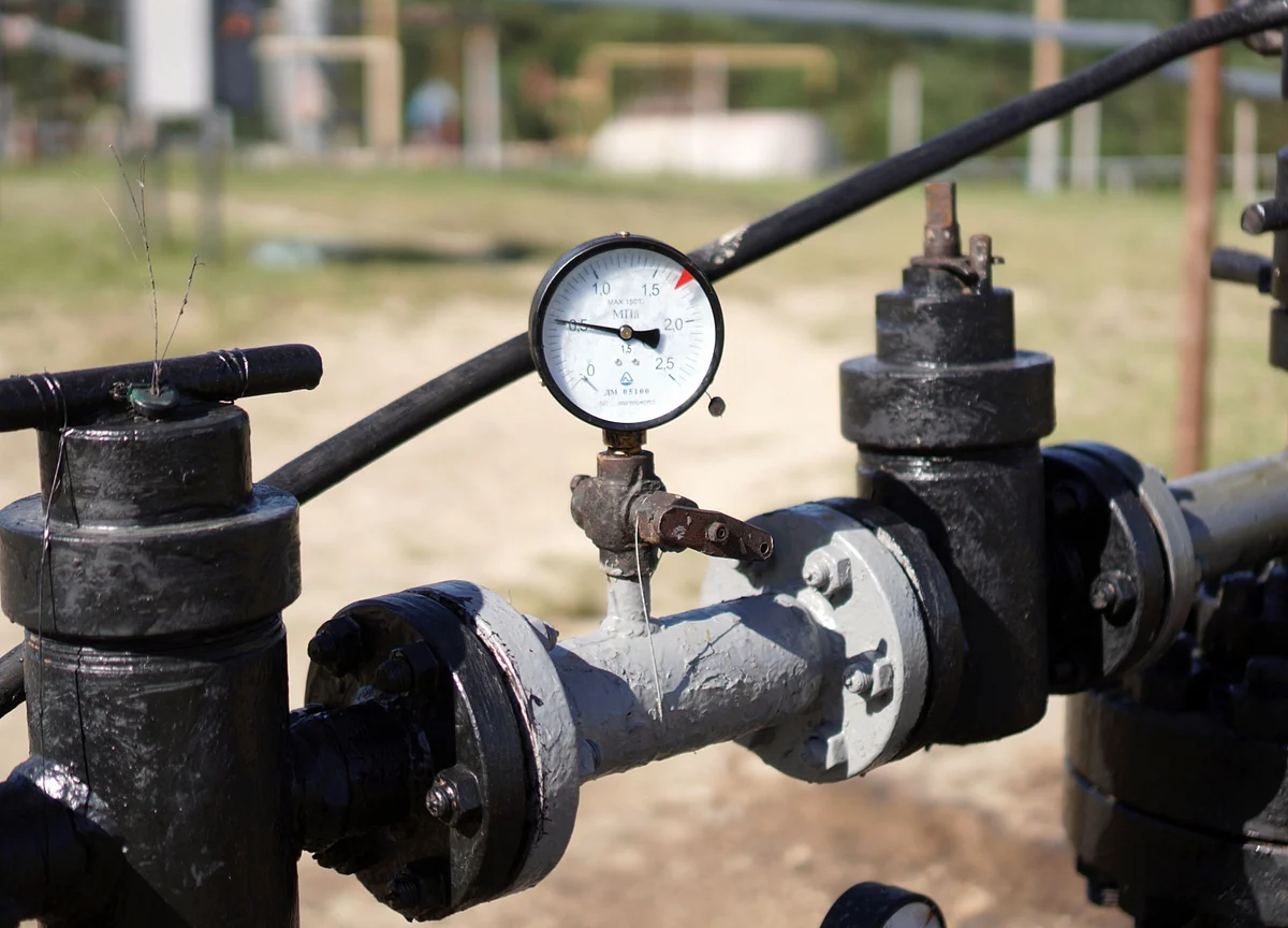 Oil Skids Below $60 as Barry Leaves Gulf, Chinese Economy Stalls