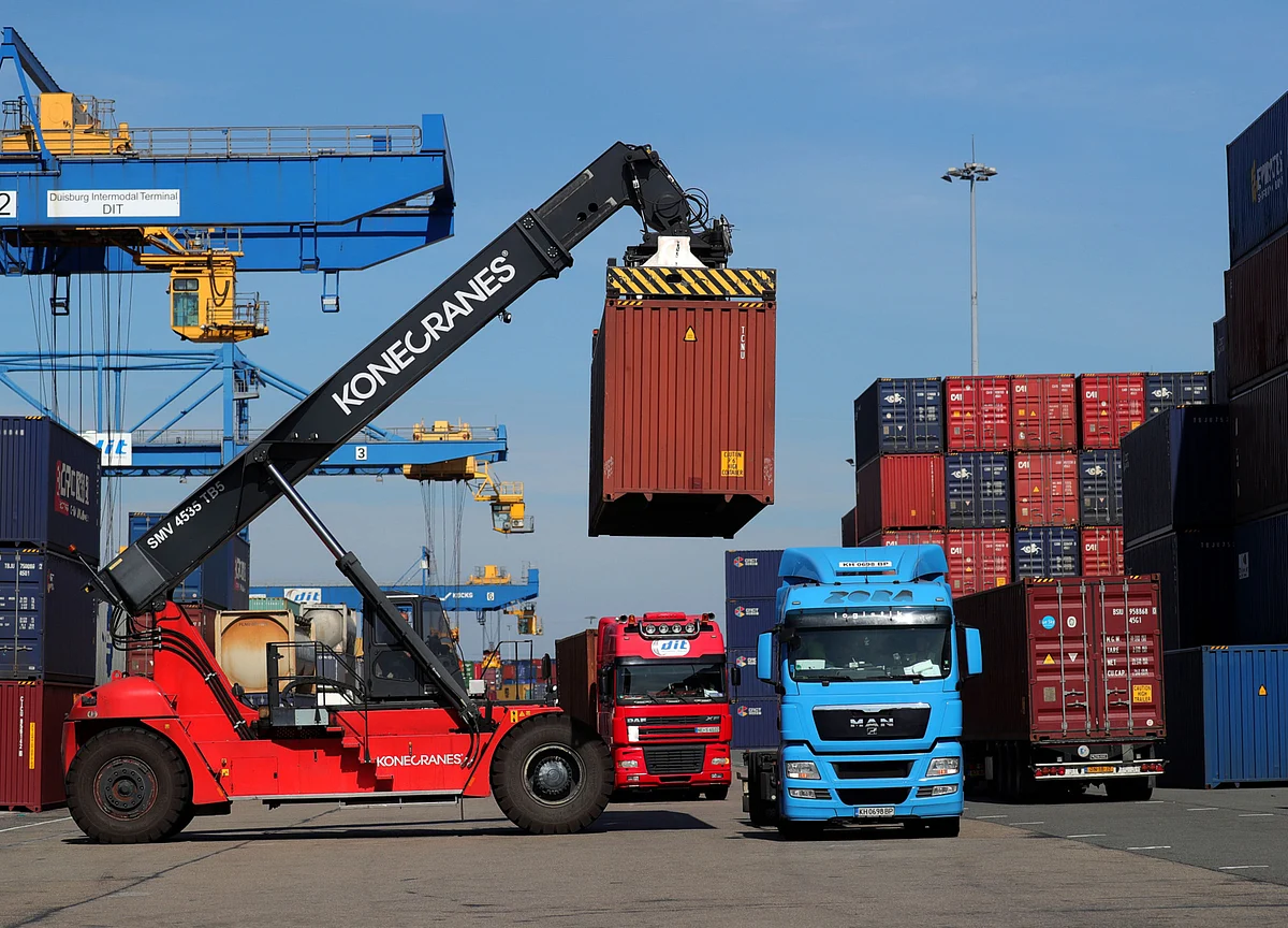 Goldman Says Asia's Trade Slump Is Showing Signs of Bottoming