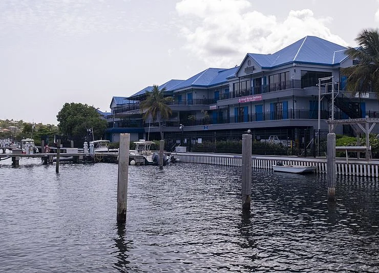 Jeffrey Epstein, in Hour of Need, Did Port Deal With New York Property Tycoon
