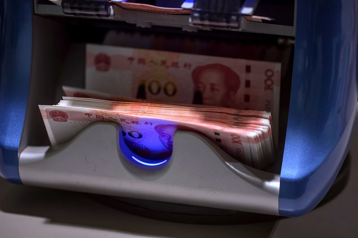China's Yuan Suddenly Retreats the Most in Three Weeks