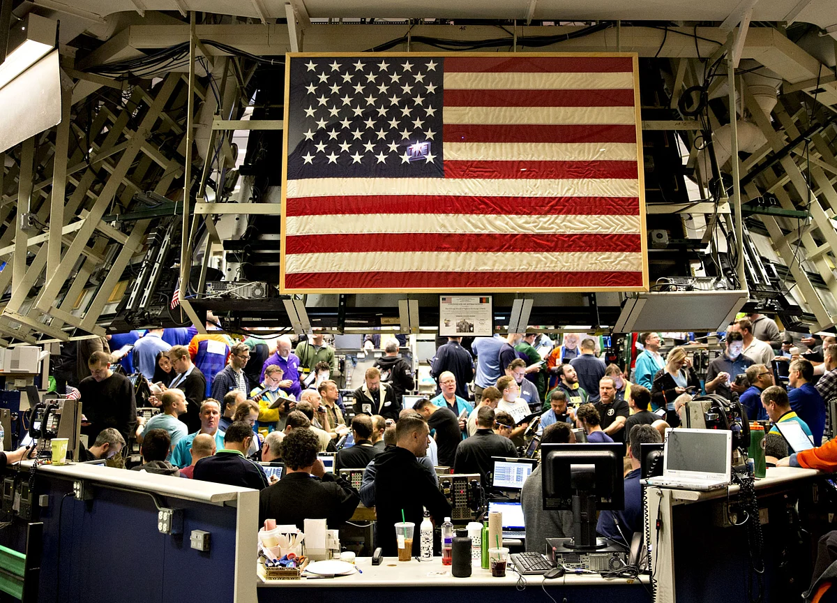 U.S. Bond Traders May Want to Rethink Taking the Day Off Friday