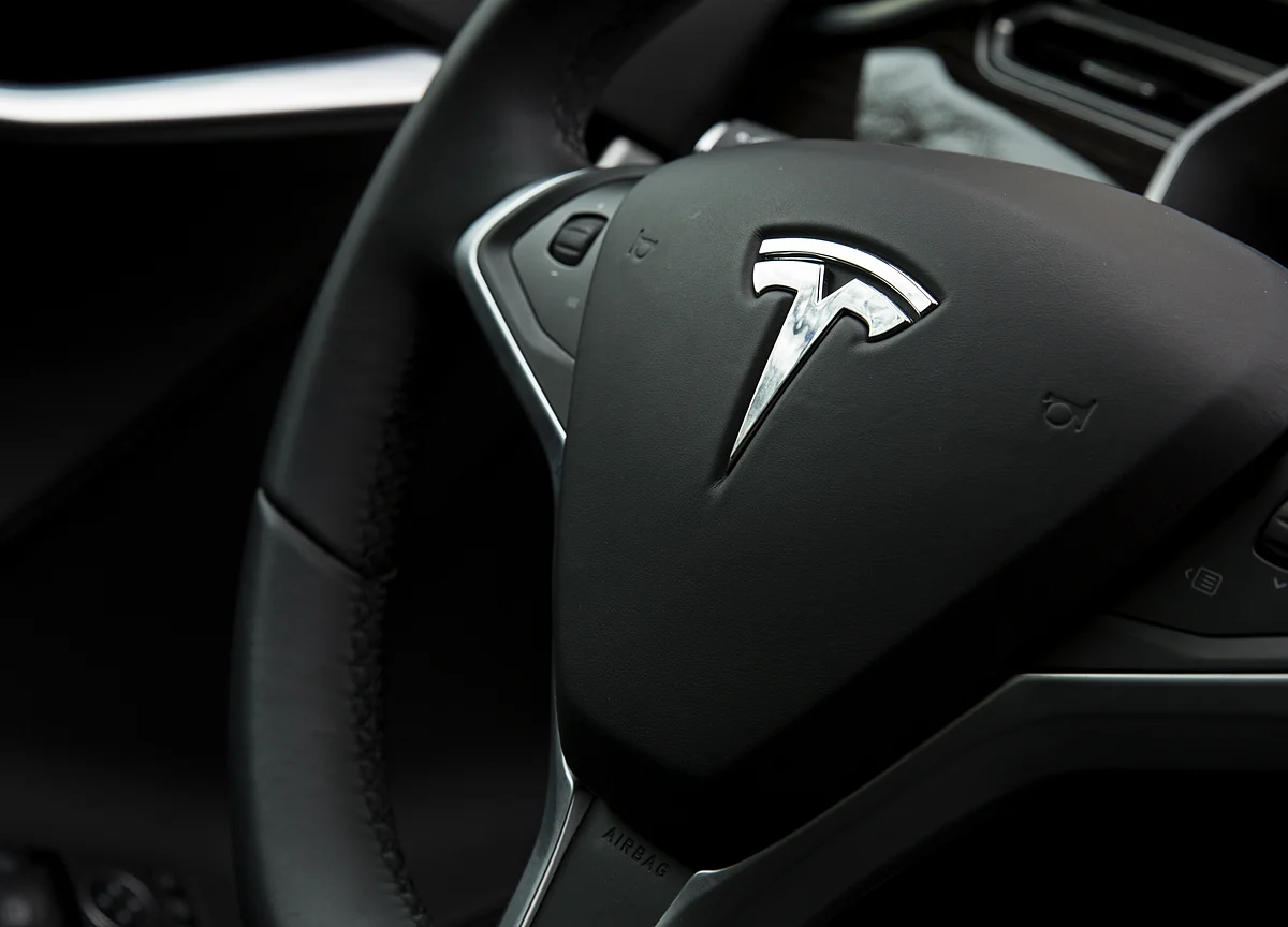 Tesla to Apple: Help Us Nail Robocar-Secrets Thief