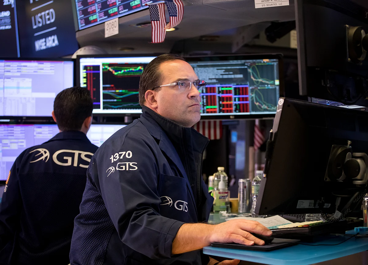 Stocks Drop on Trump’s Trade Remarks; Bonds Fall: Markets Wrap