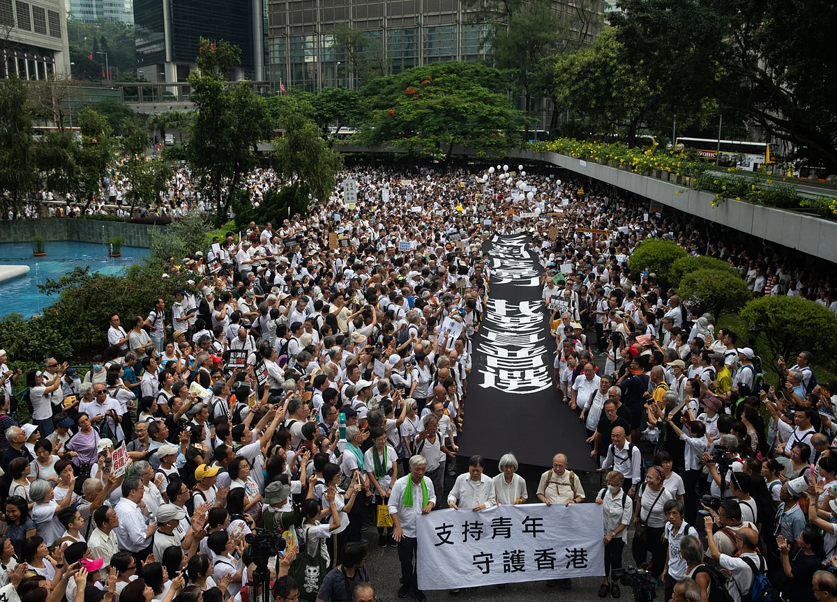 China Is Drafting Urgent Plan to Resolve Hong Kong Chaos, SCMP Says