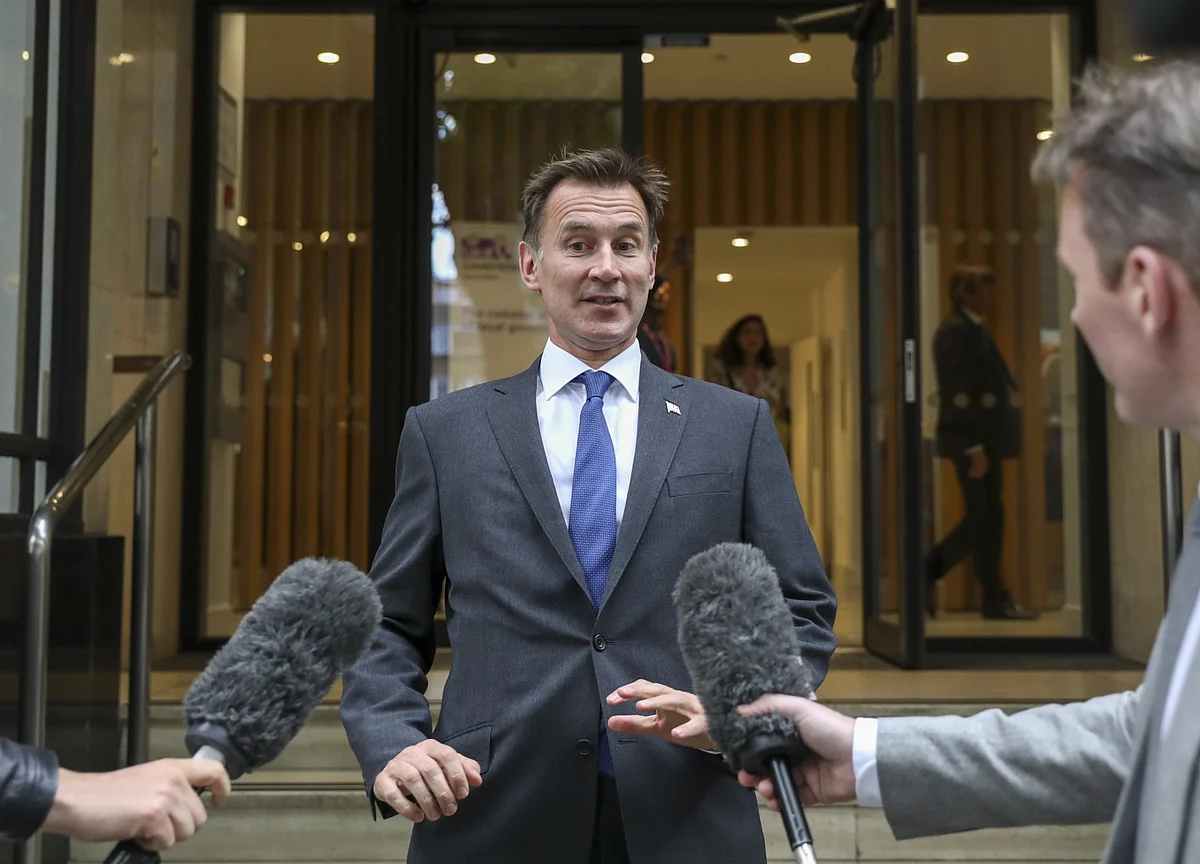 Contenders to Lead U.K. Clash Over Parliament, Brexit and Trust