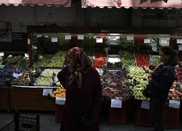 World's Highest Real Rate Ripe for Cuts After Turkey Price Letup