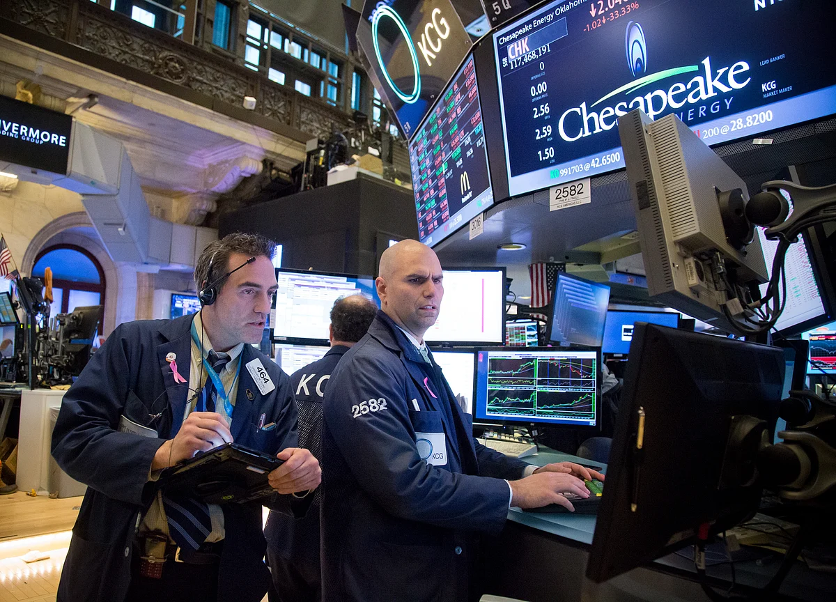 Stock Losses Deepen on Iran Tension; Dollar Climbs: Markets Wrap