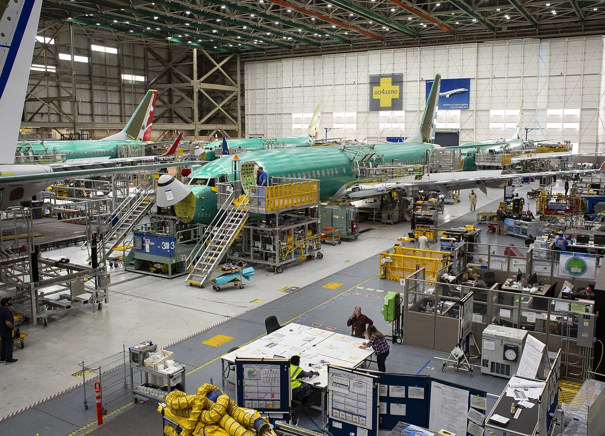 Boeing 737 Max Chief to Retire Amid Executive Shuffle