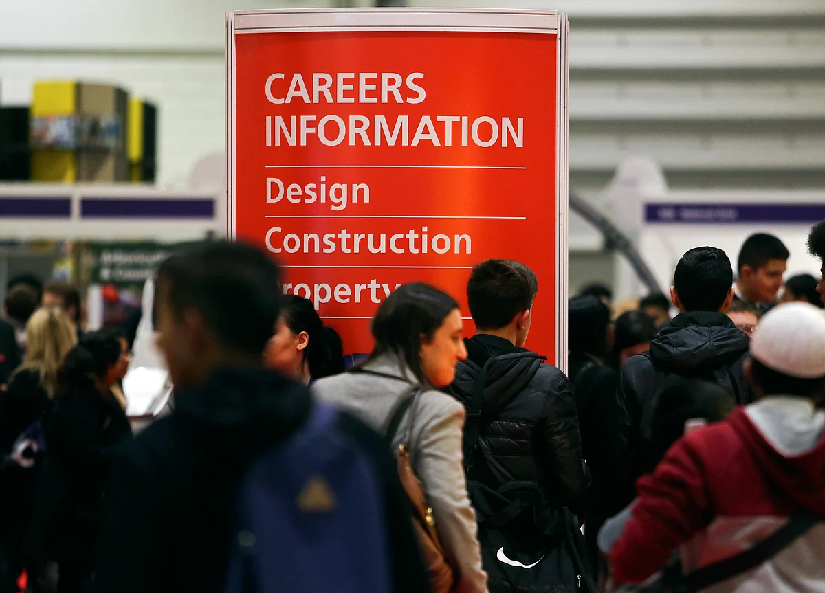 U.K. Wages Rise at Fastest Pace Since 2008 in Tight Labor Market