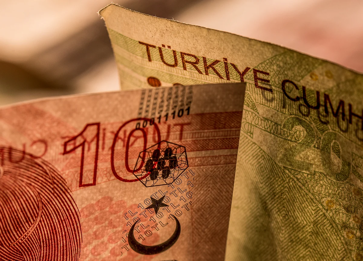 Turkey Assets Fall as Traders Fret Over Central Bank Credibility
