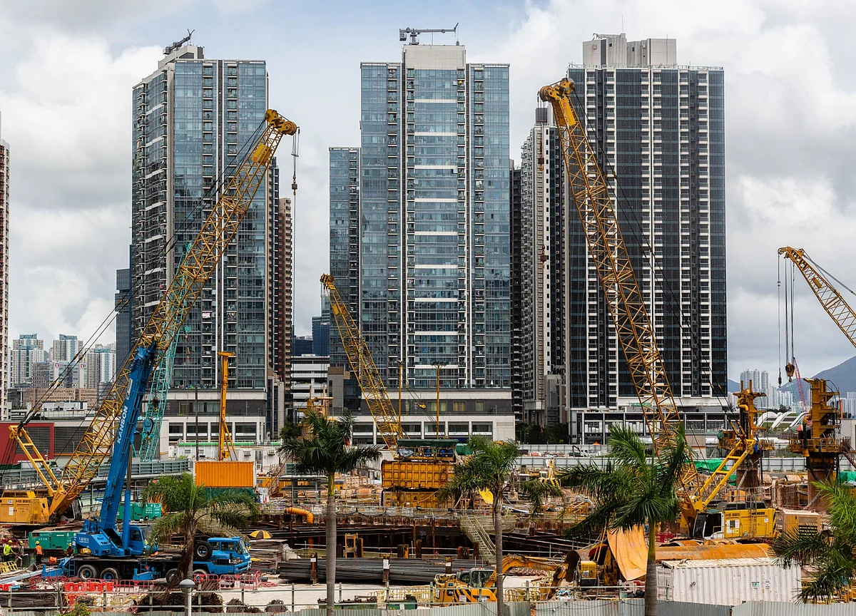 It’s a Great Time for Billionaires to Splurge on Real Estate