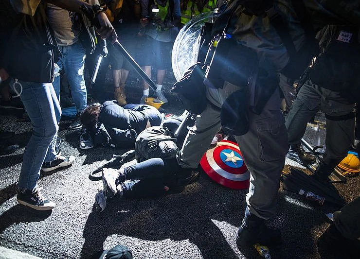 Hong Kong Awaits Rare China Briefing After Weekend of Protests