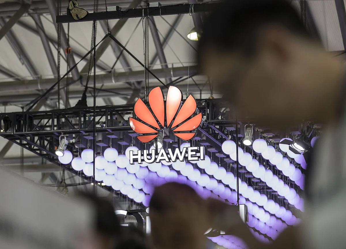 Huawei Reprieve Is Good and Bad News for Asia Tech Stocks