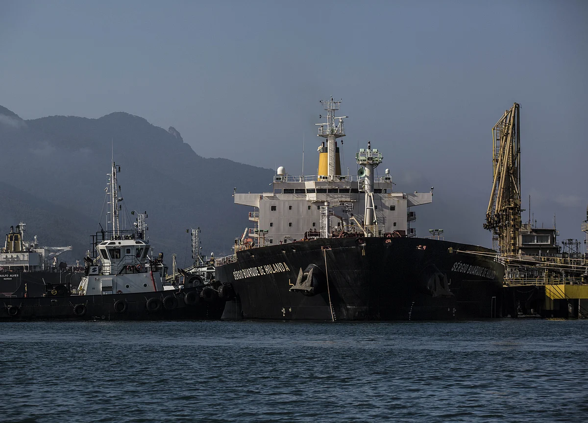 Hedge Funds Set Up for Mideast Standoff as Bullish Oil Bets Grow
