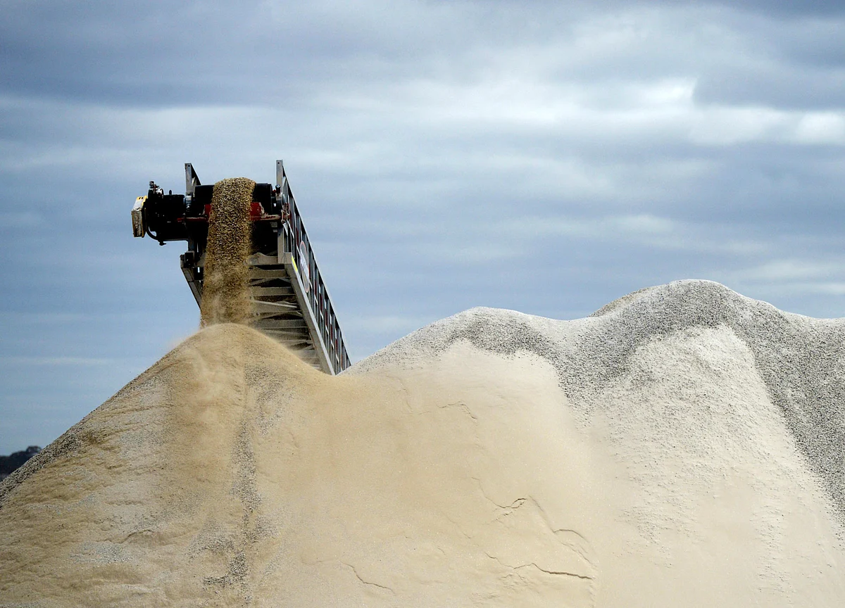 Lithium Industry Buildup Is Outracing the Electric-Car Boom