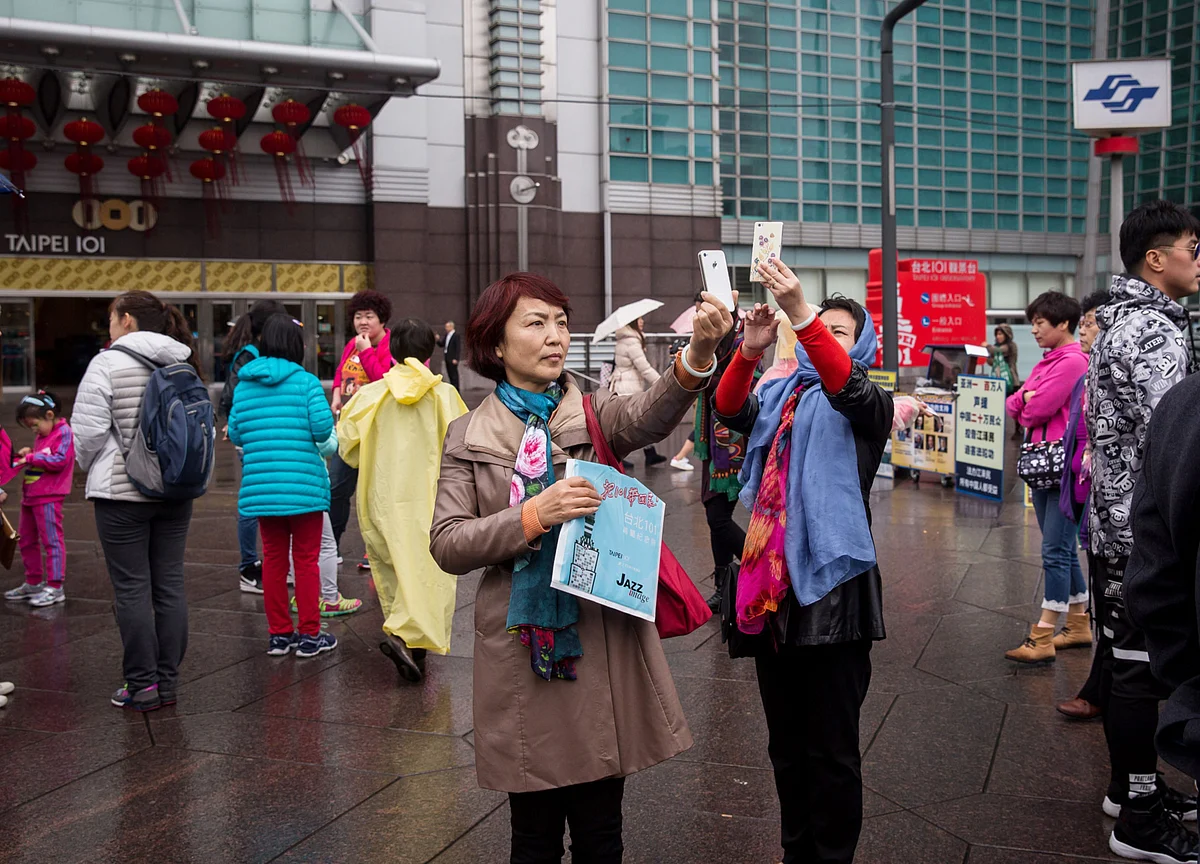 China Imposes Taiwan Travel Ban in Warning Shot to President
