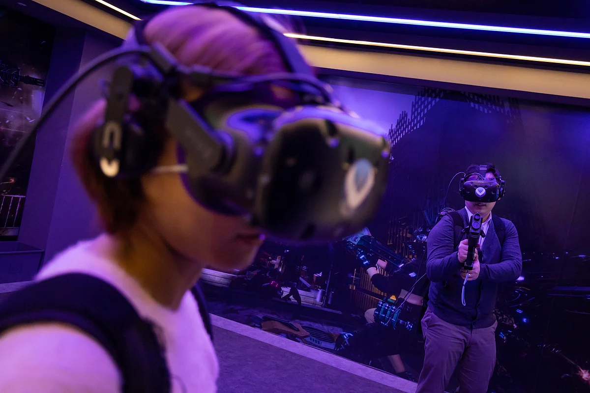 James Murdoch Makes Largest Deal Yet With Bet on Virtual Reality