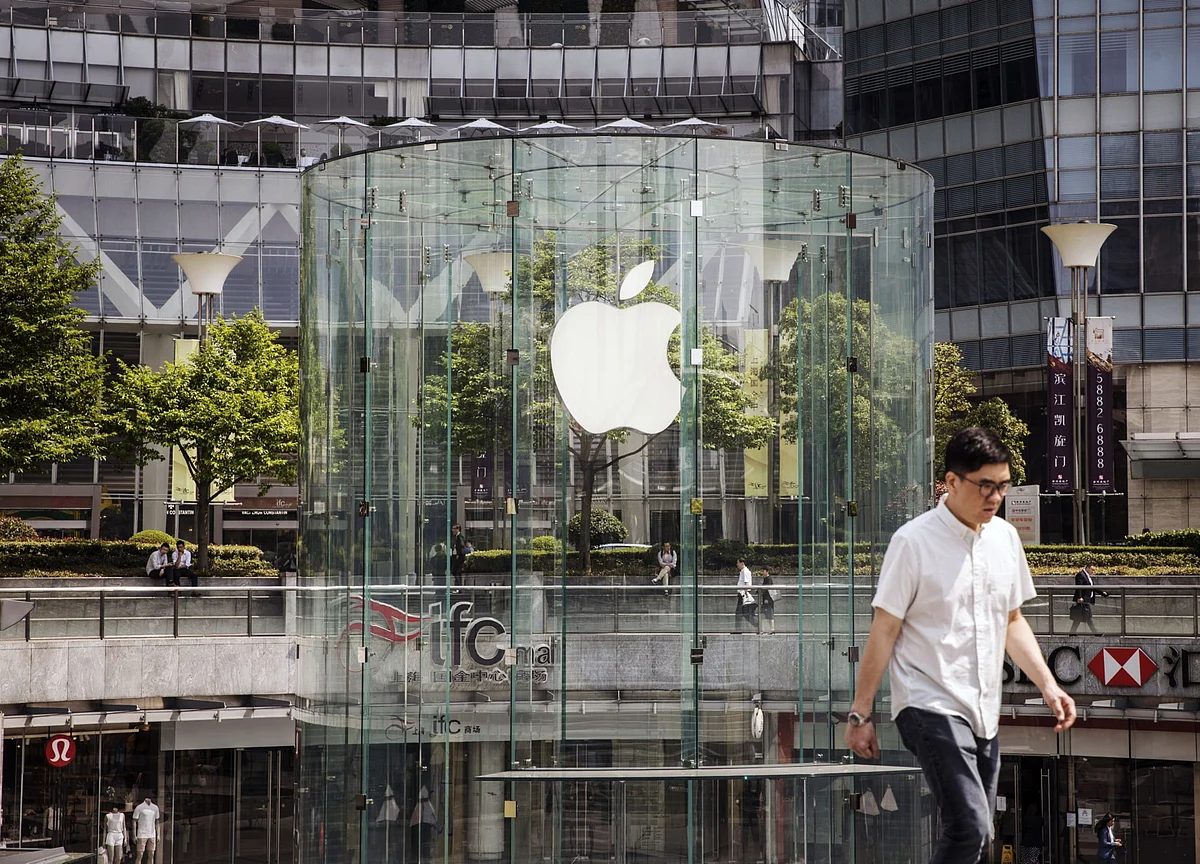 Apple Hires Tesla Engineer With Interior Design Experience